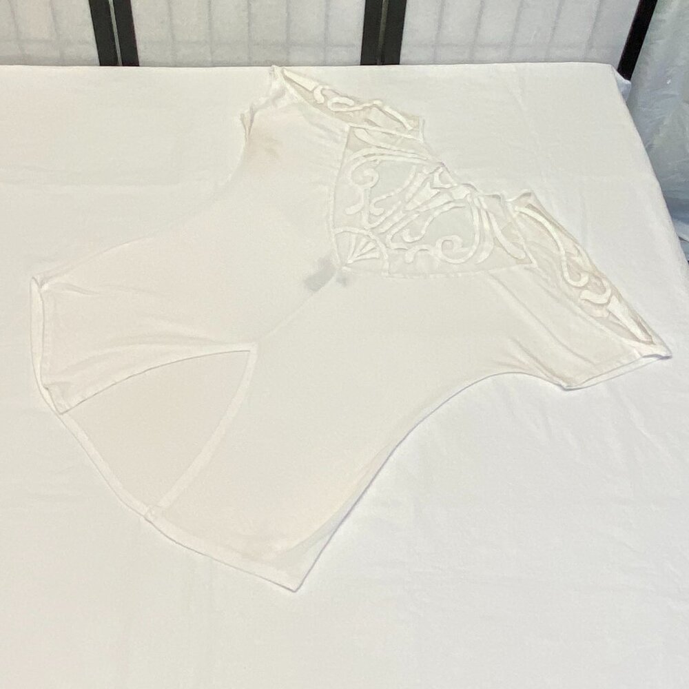 BKE Red Lace Shoulder White Tee XS V-Neck Short Raglan Sleeve Split Back Hem - Picture 9 of 11